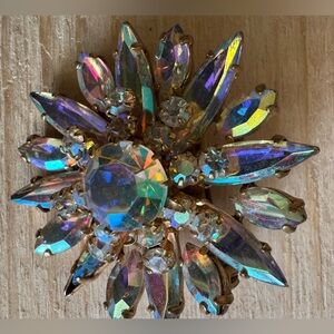 Aurora Borealis Crystal Starburst vintage Brooch!